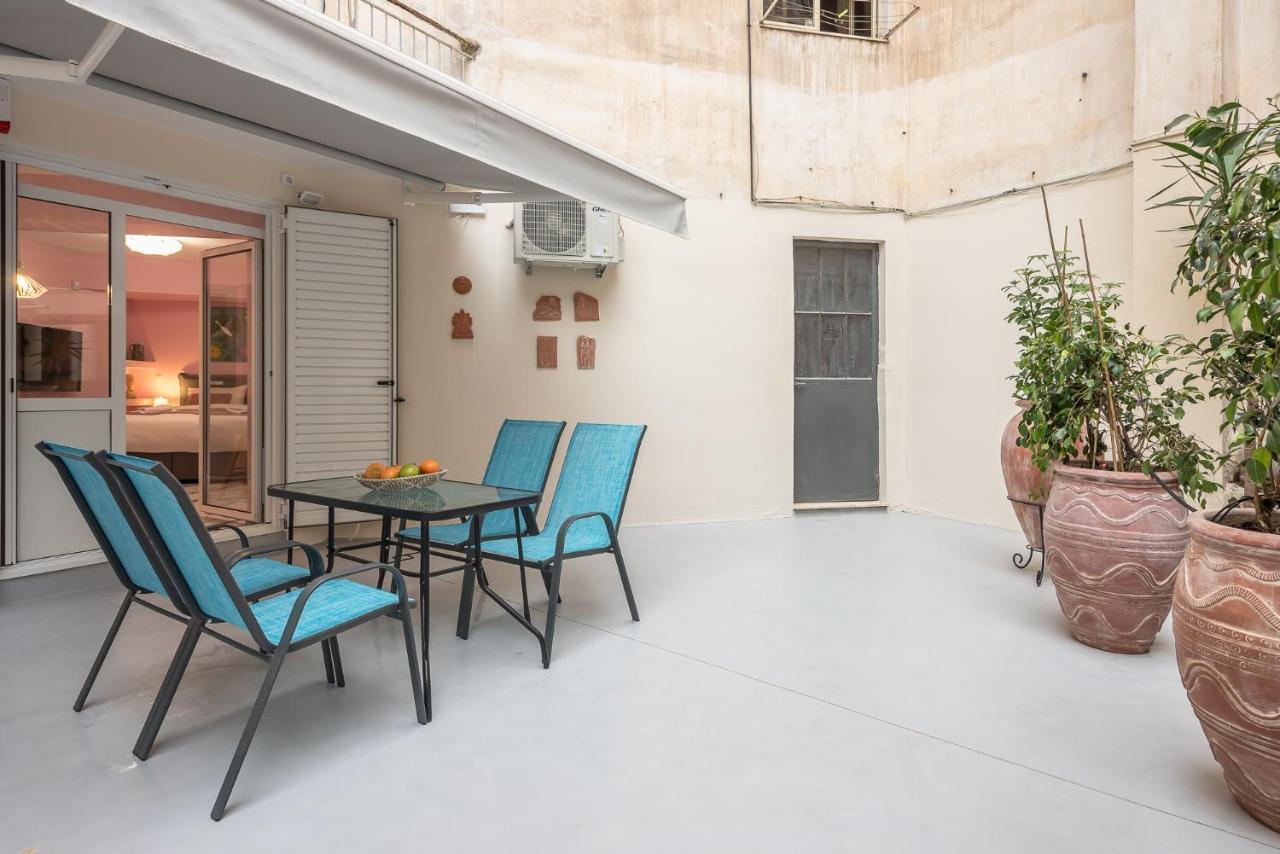 The Courtyard Oasis Daire Atina Dış mekan fotoğraf