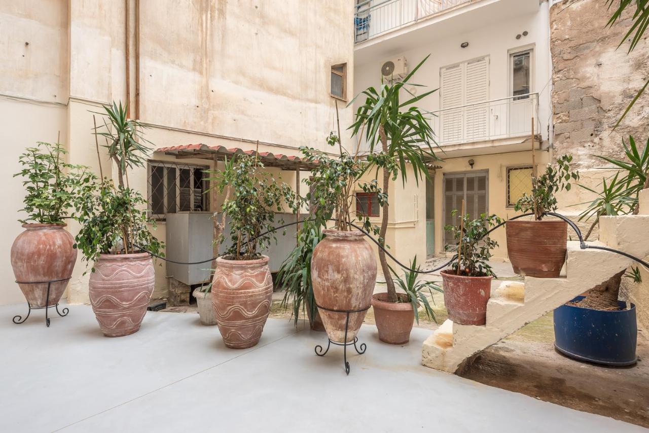 The Courtyard Oasis Daire Atina Dış mekan fotoğraf