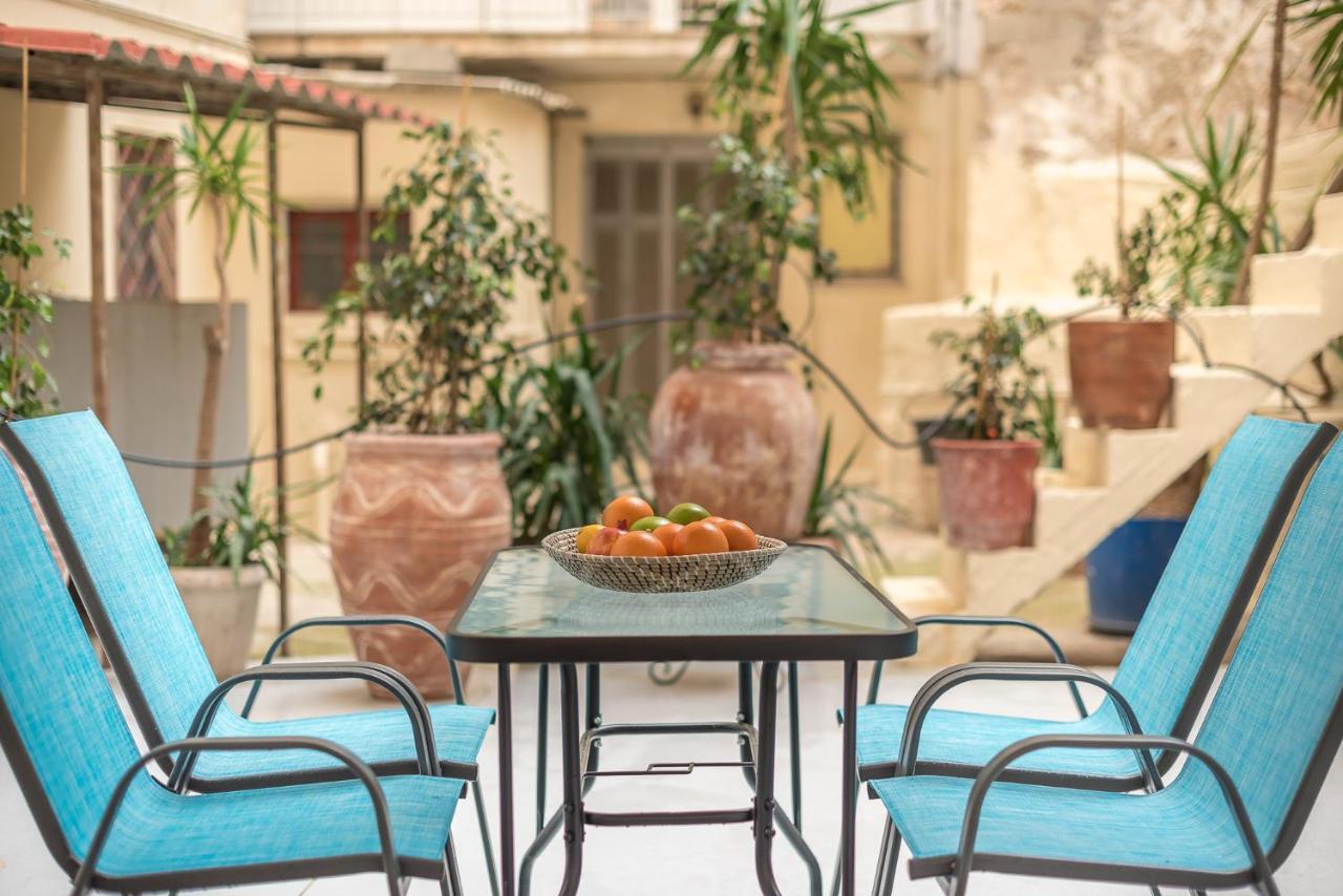 The Courtyard Oasis Daire Atina Dış mekan fotoğraf